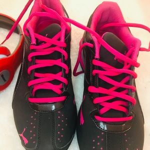 Woman puma tennis shoes